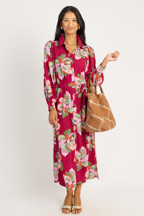 Ava Maxi, Center Stage