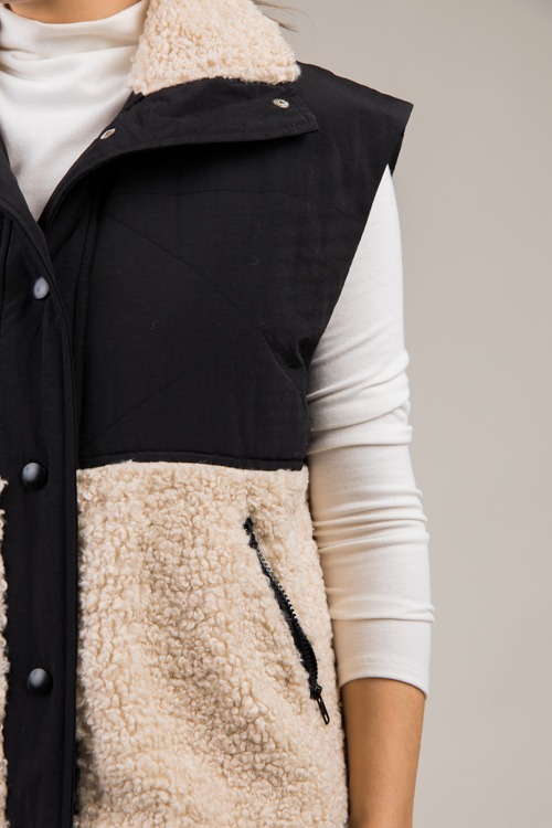 Colorblock Sherpa Vest, Black - 1030-212h.jpg