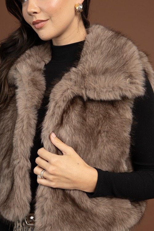 Maren Fur Vest, Taupe - 1105-18h.jpg