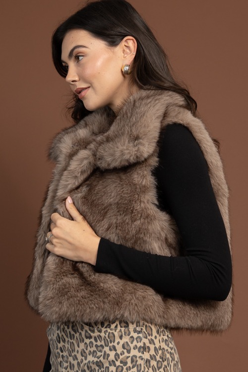 Maren Fur Vest, Taupe - 1105-23.jpg