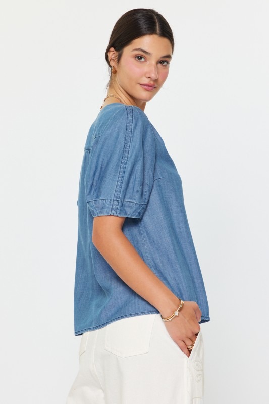 Nancy Blouse, Chambray - 24659442_b04b638e-8aa2-4024-b1a7-bb05975404c1.jpg