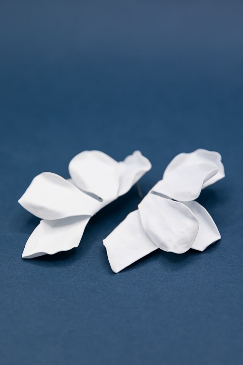 Coated Half Flower Earrings, White - 2K9A4275.jpg