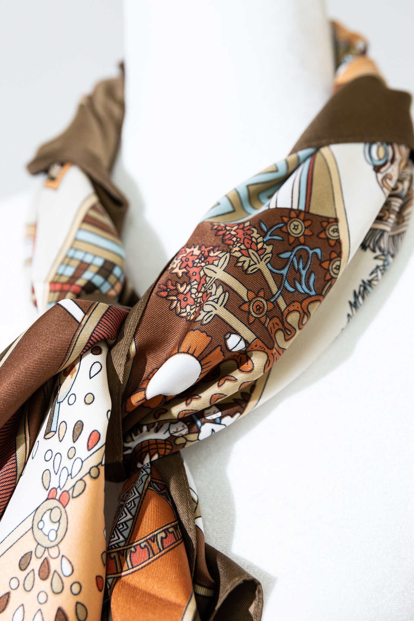 Ally Abstract Scarf, Brown - 4K7A0306.jpg