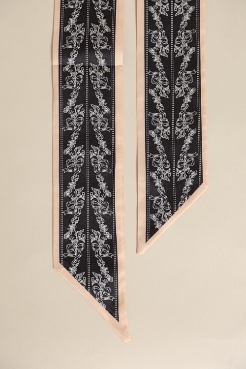 Narrow Silky Scarf, Black - 4K7A0450.jpg