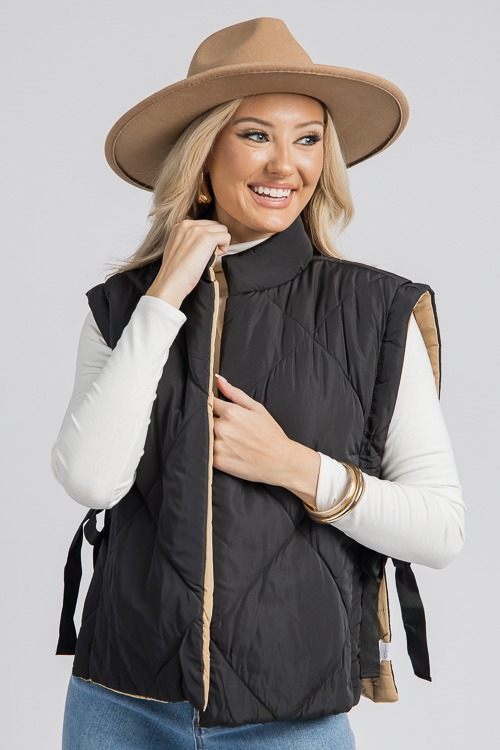 Dixie Reversible Puff Vest, Black - 4K7A1121.jpg