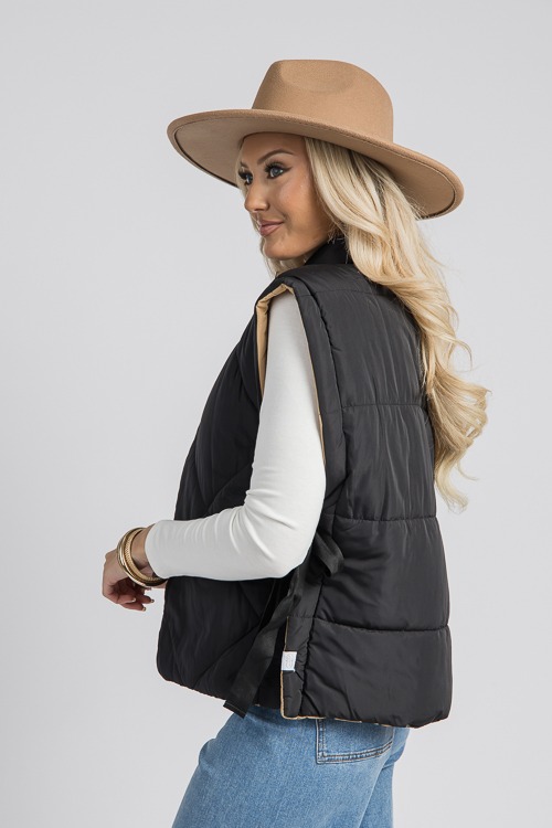 Dixie Reversible Puff Vest, Black - 4K7A1125.jpg