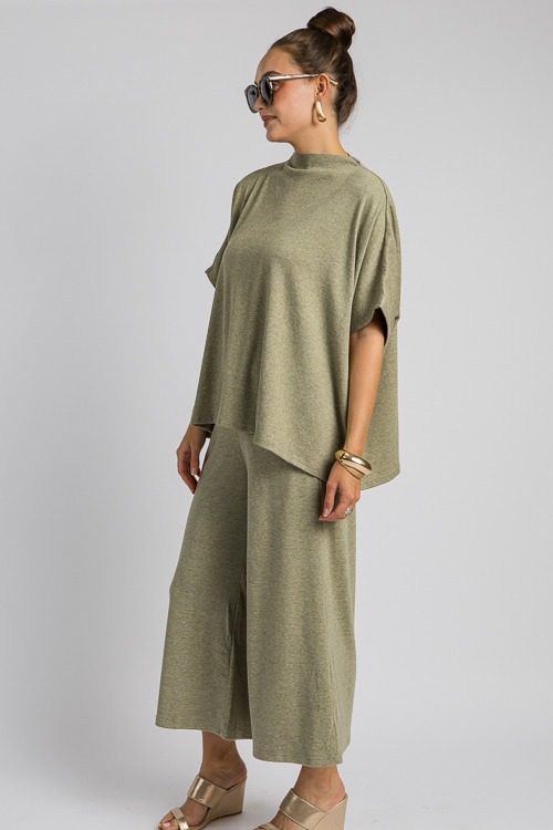 Oversized Olive Top - 4K7A1179.jpg