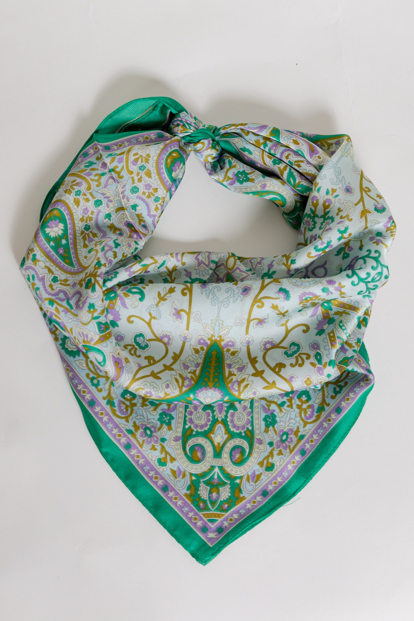 Pretty Paisley Scarf, Green - 4K7A1282.jpg