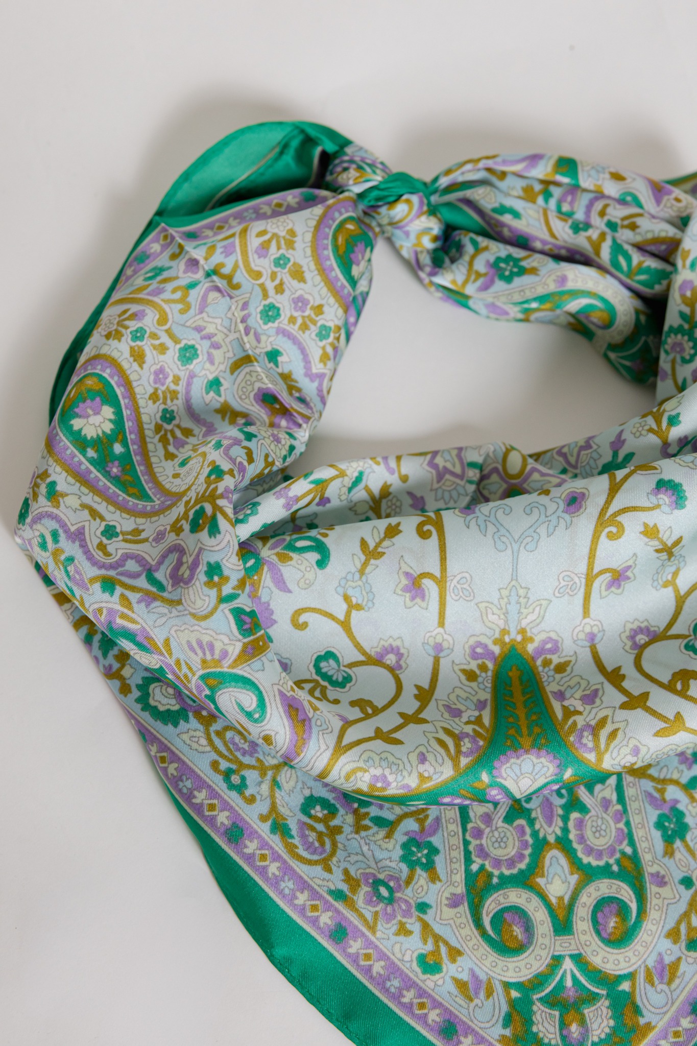 Pretty Paisley Scarf, Green - 4K7A1285.jpg