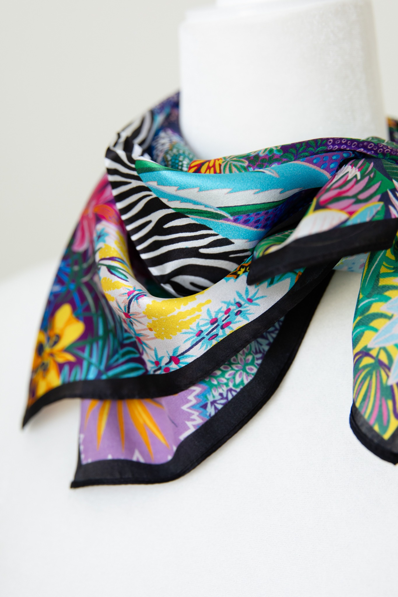 Botanic Scarf, Blue - 4K7A3527.jpg