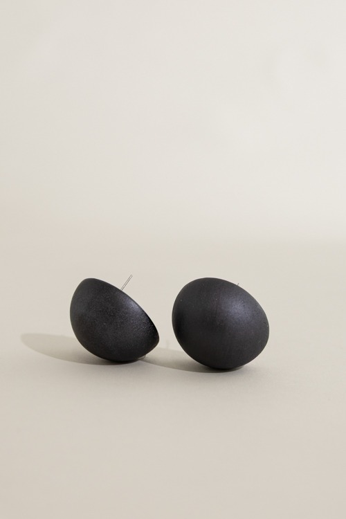 Margaret Dome Earring, Black