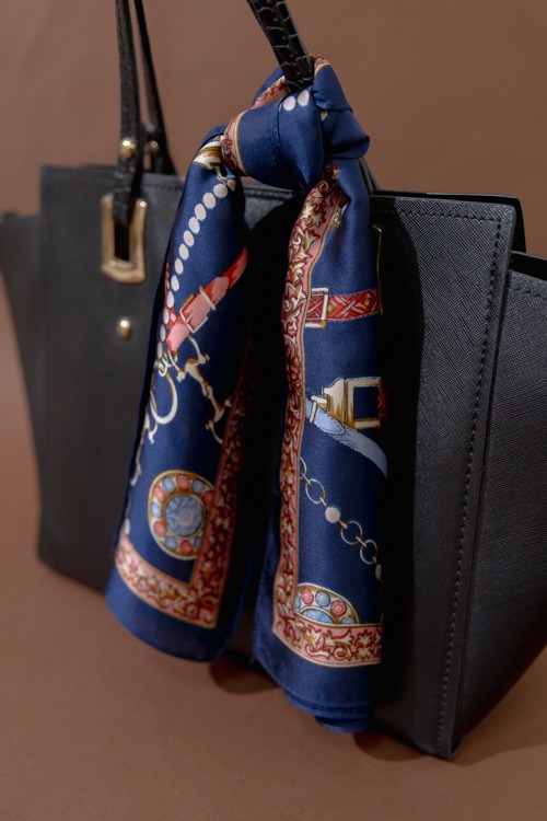 Horsebit Chain Scarf, Navy - 4K7A3877.jpg