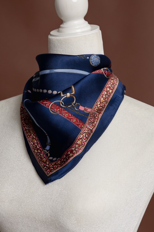 Horsebit Chain Scarf, Navy - 4K7A3981.jpg