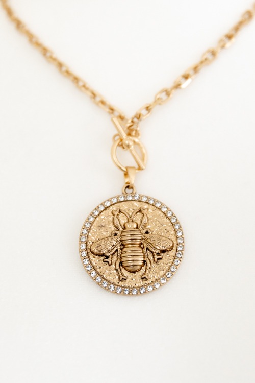 Bee Pendant Necklace, Gold - 4K7A4034.jpg