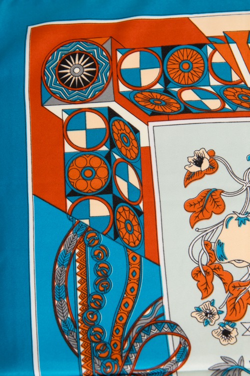 Variety Show Scarf, Ivory/Blue - 4K7A4187.jpg