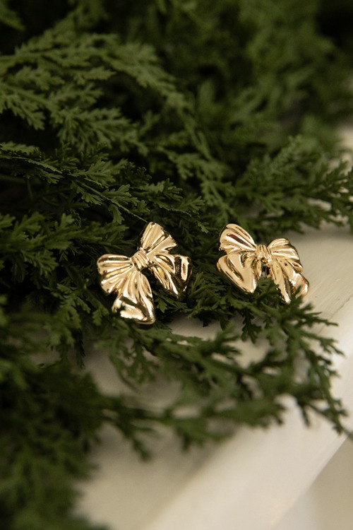 Perfect Bow Studs, Gold - 4K7A4437.jpg