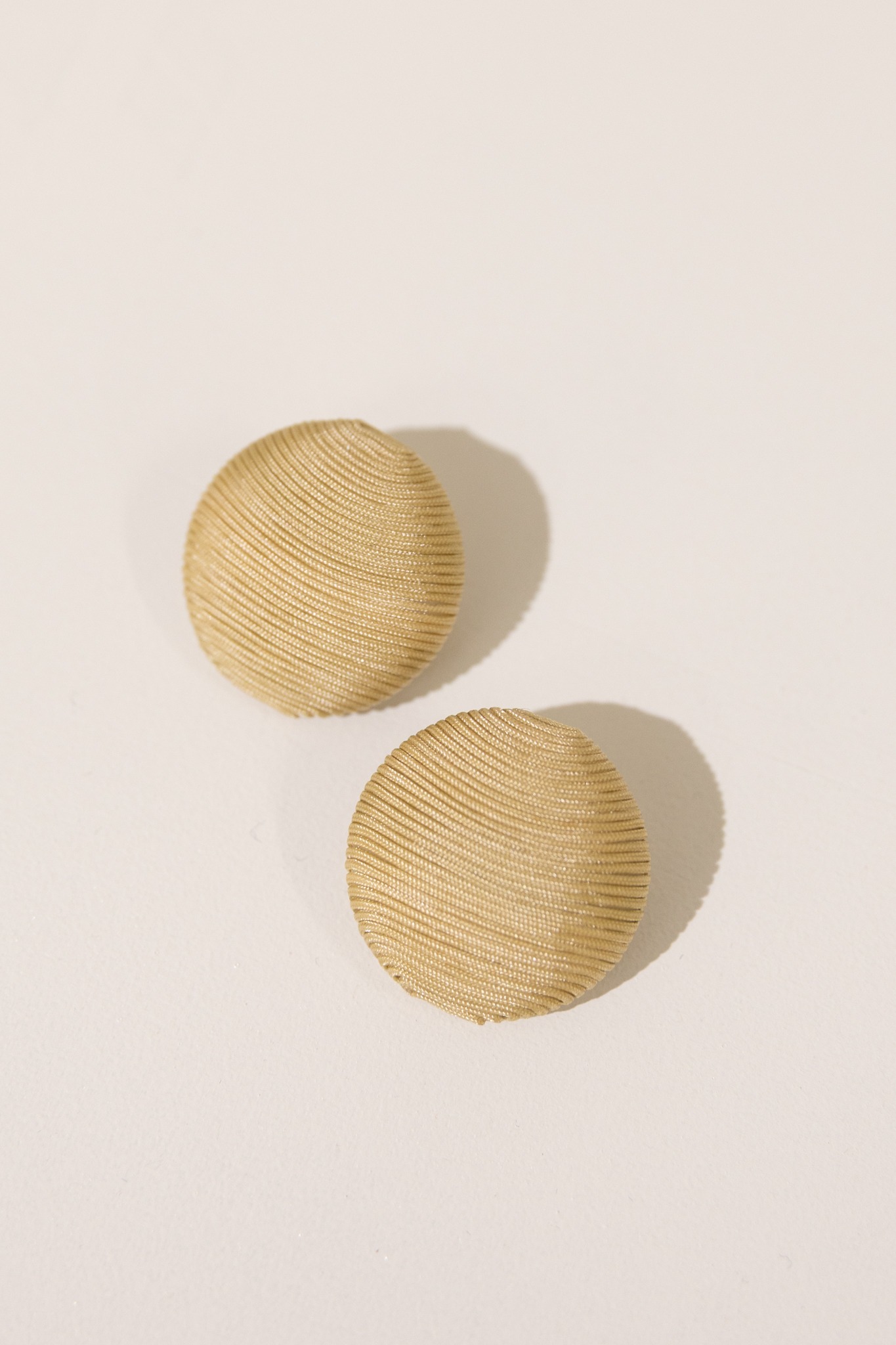 Thread Ball Earring, Beige - 4K7A4538.jpg