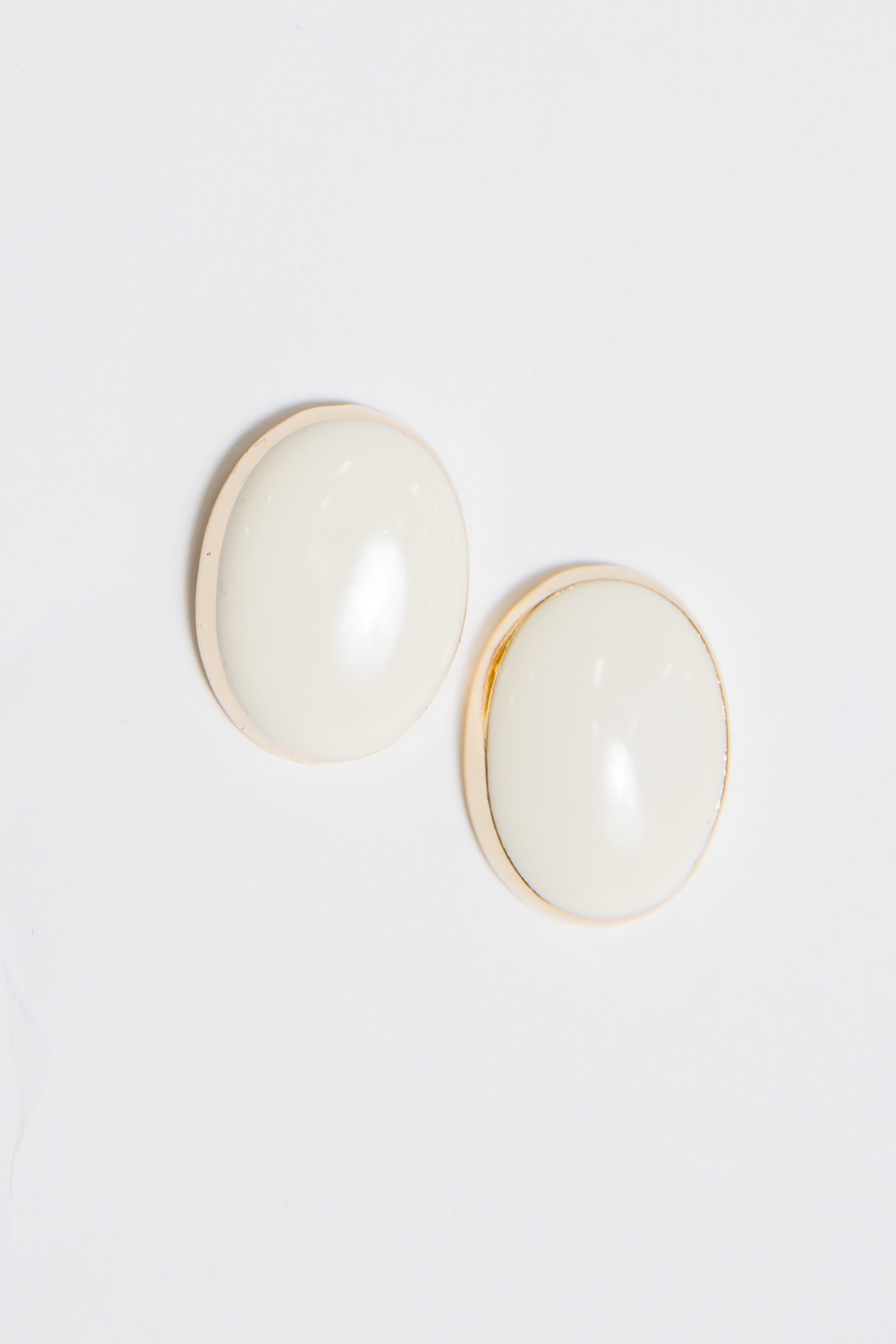 Simple Epoxy Earring, Ivory - 4K7A5321.jpg