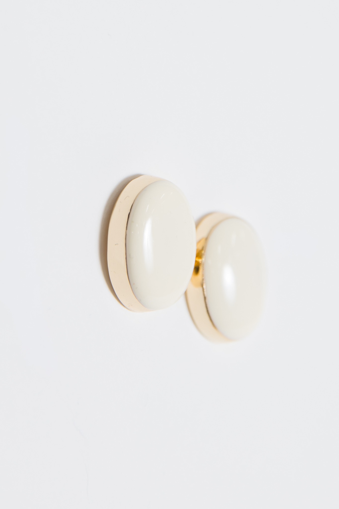 Simple Epoxy Earring, Ivory - 4K7A5324.jpg