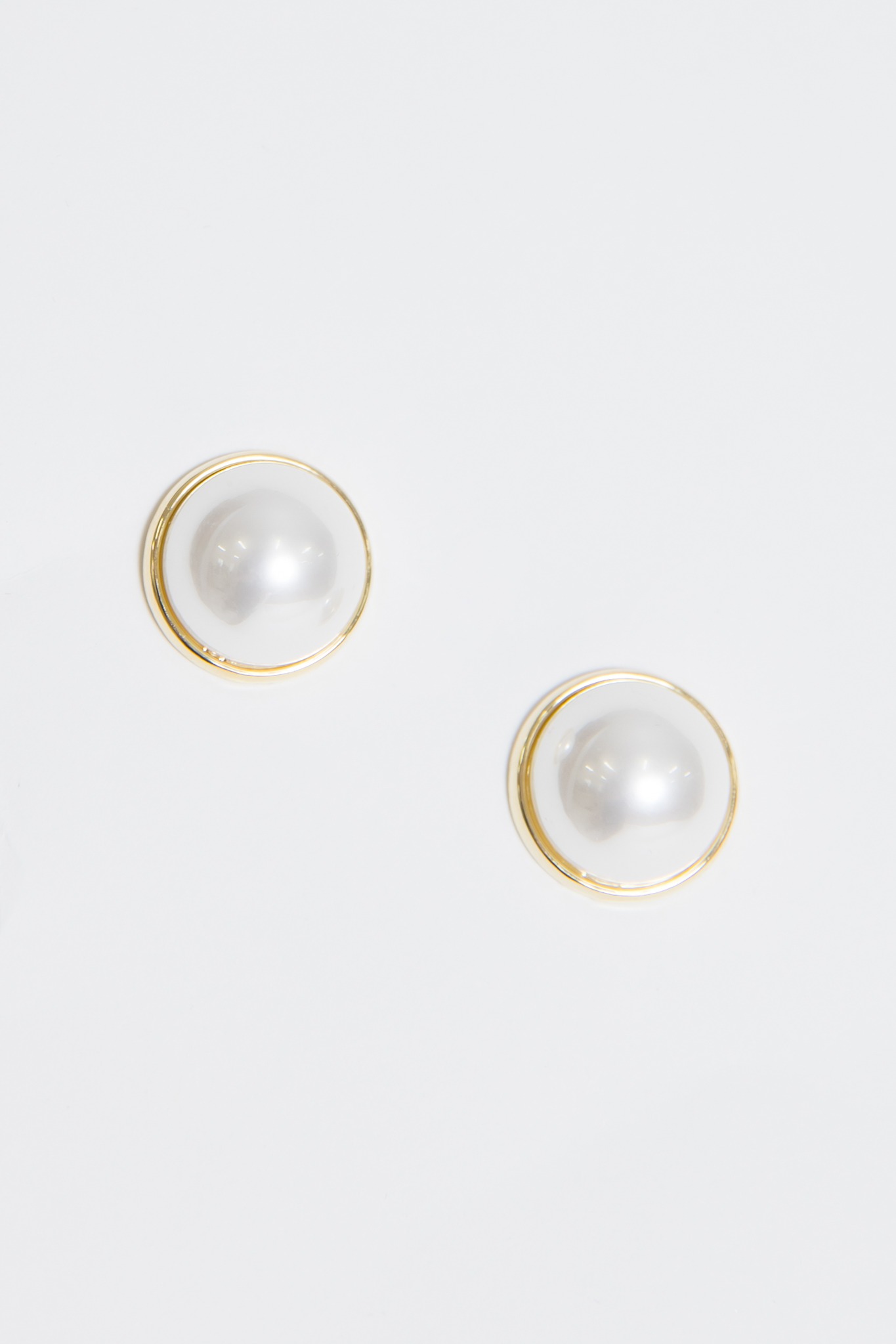 Pearl Dome Earrings, Cream - 4K7A5337.jpg