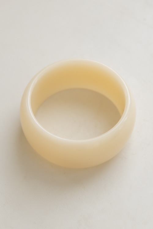 Tina Bangle, Ivory