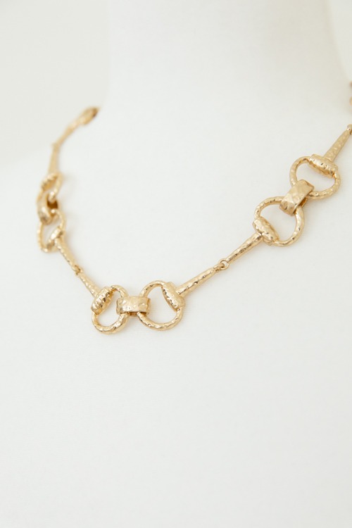 Linked Horsebit Necklace, Gold - 4K7A5565.jpg
