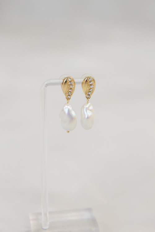 Pave Shell Earring, Gold - 4K7A6807.jpg