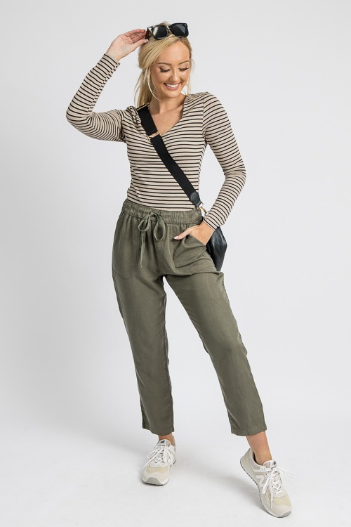 Scoop Neck Stripe Top, Khaki - 4K7A7260- (1).jpg