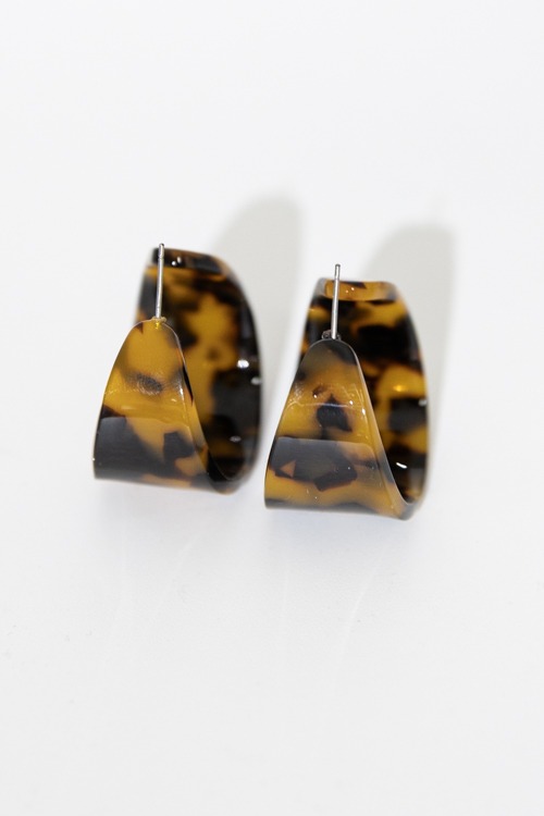Tortoise Acrylic Hoops - 4K7A7388-2.jpg