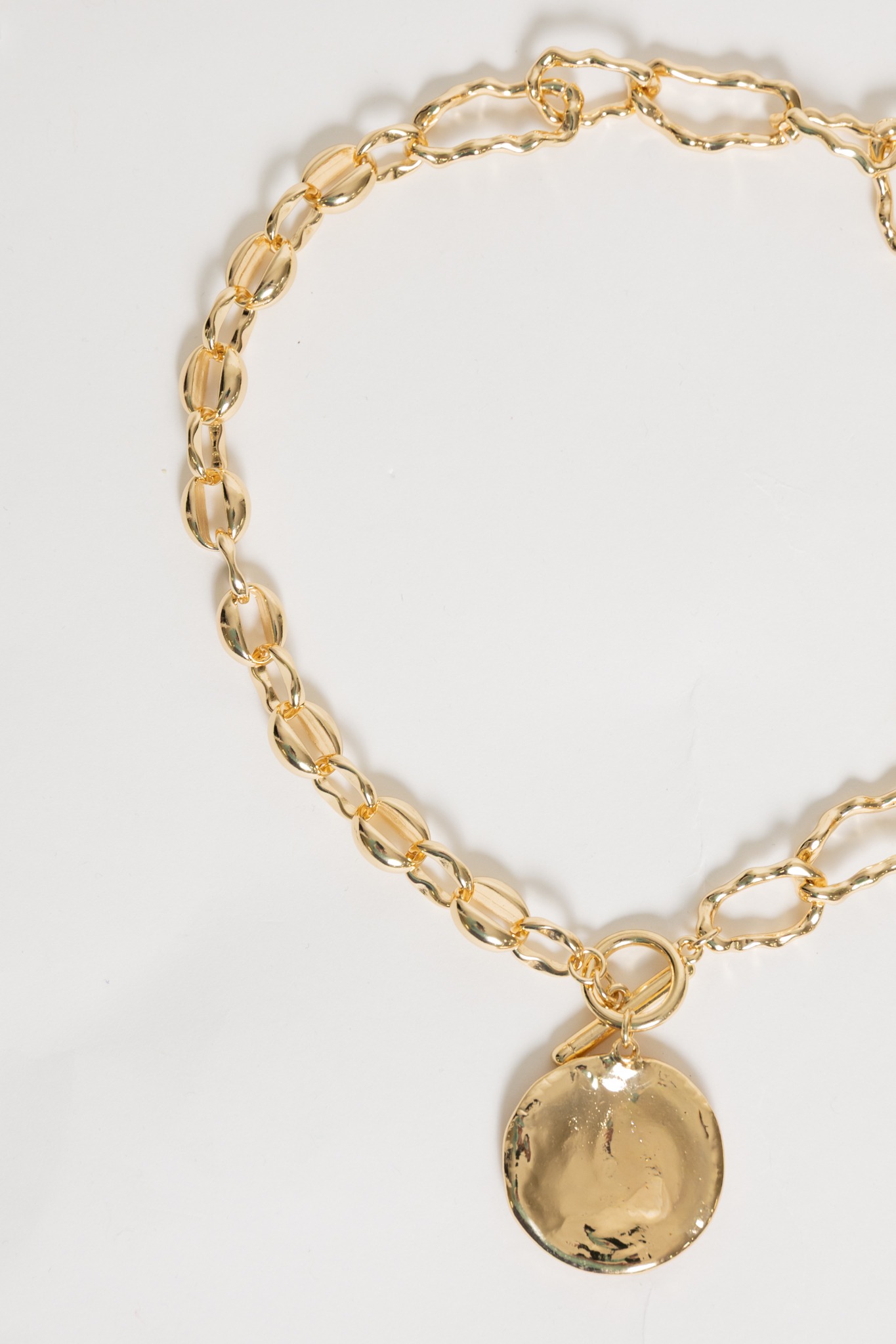 Eloide Pendant Necklace, Gold - 4K7A8114.jpg