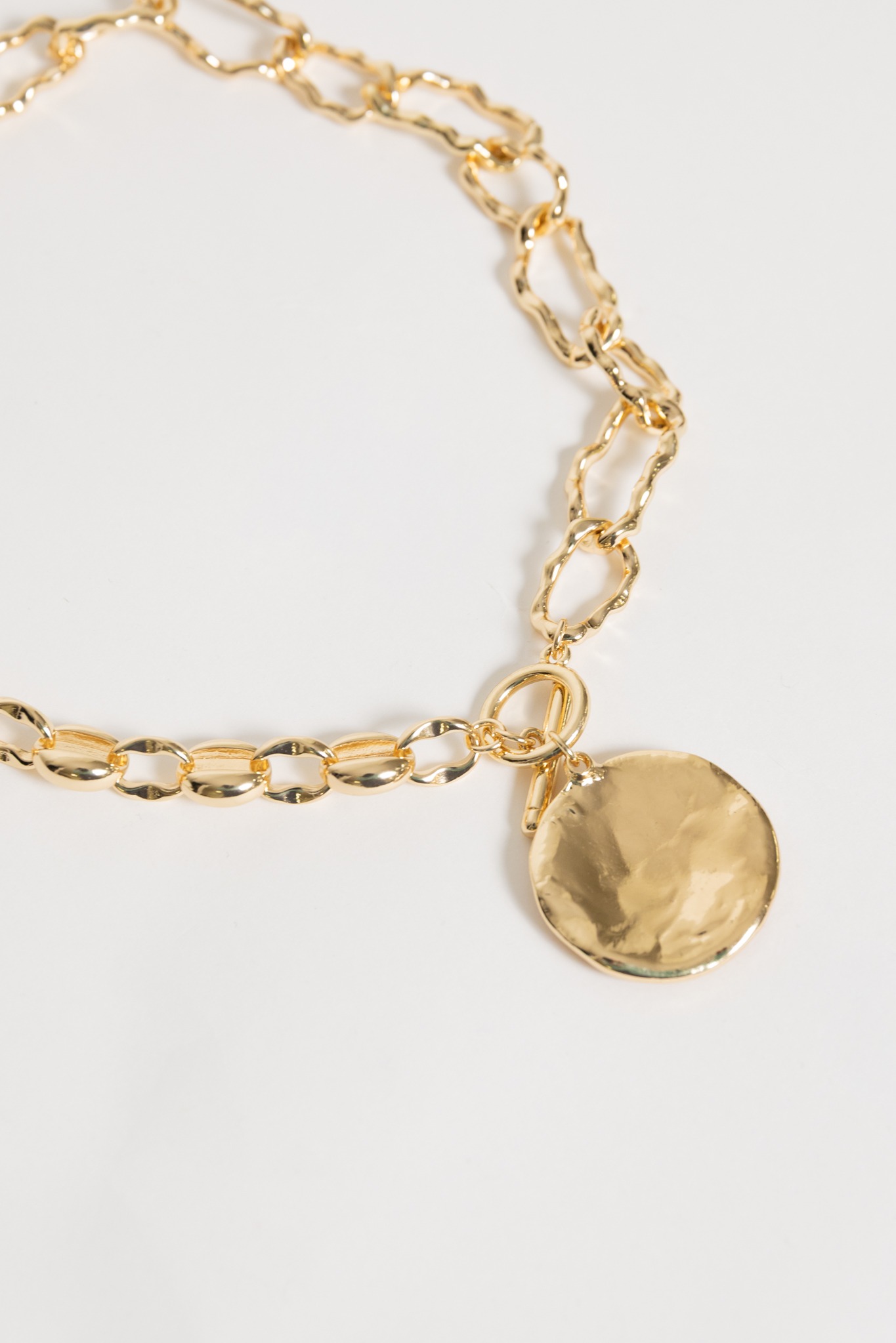 Eloide Pendant Necklace, Gold - 4K7A8116.jpg