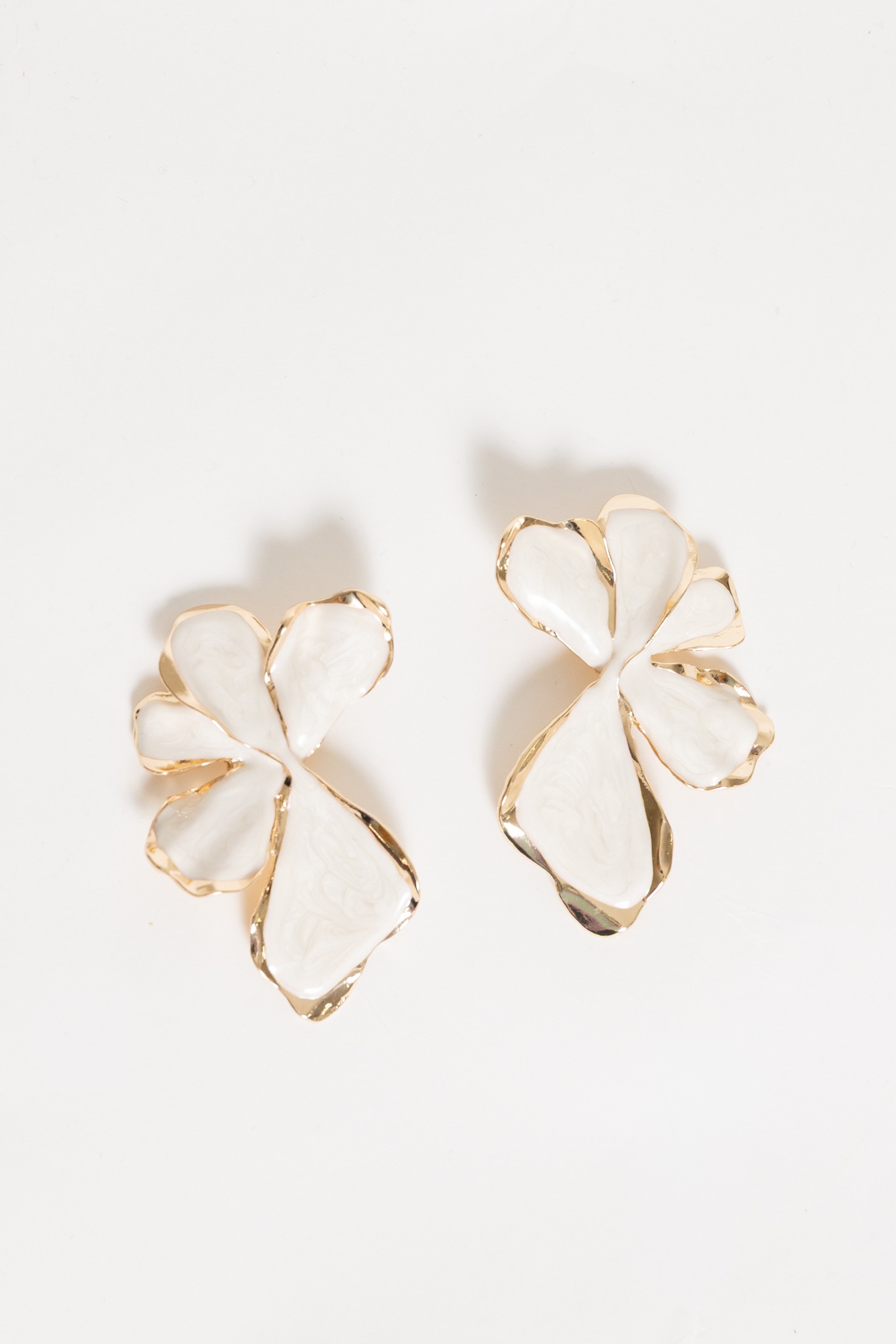 Rosie Flower Earring, White - 4K7A8146.jpg