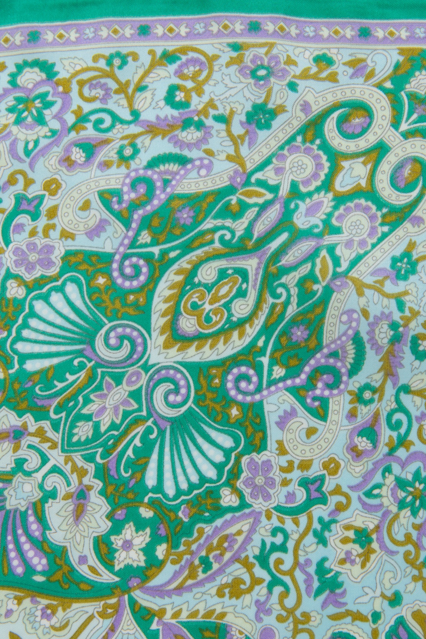 Pretty Paisley Scarf, Green - 4K7A8254.jpg