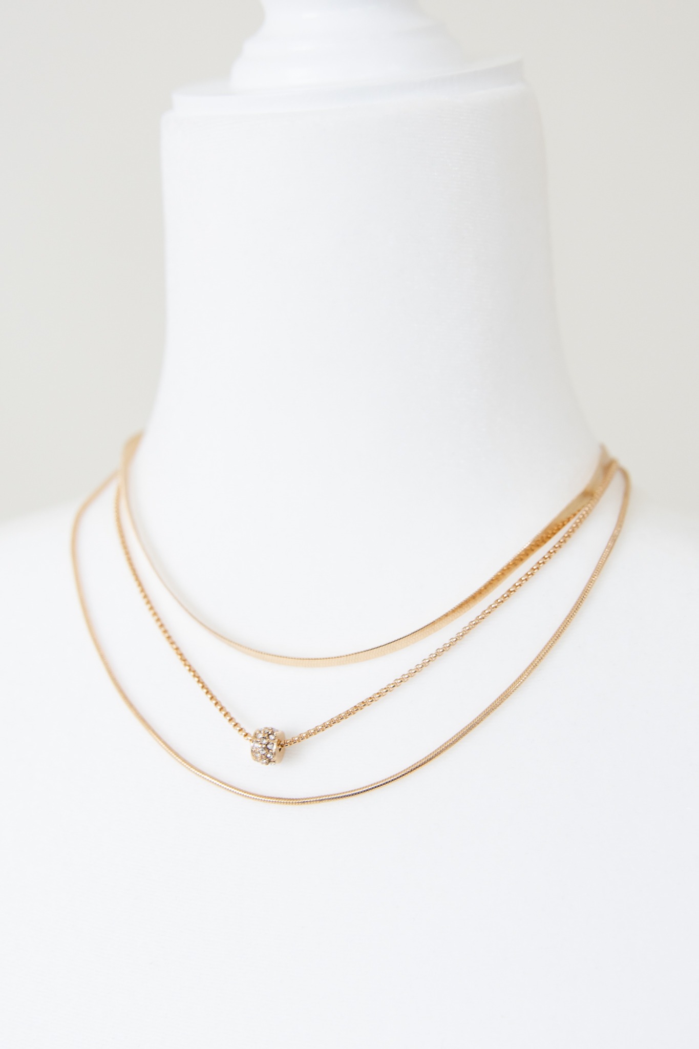 Taylor Triple Necklace, Gold - 4K7A8827.jpg