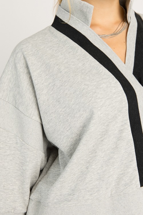 Collared Stripe Sweatshirt, Gre - 4K7A88621 (11).jpg