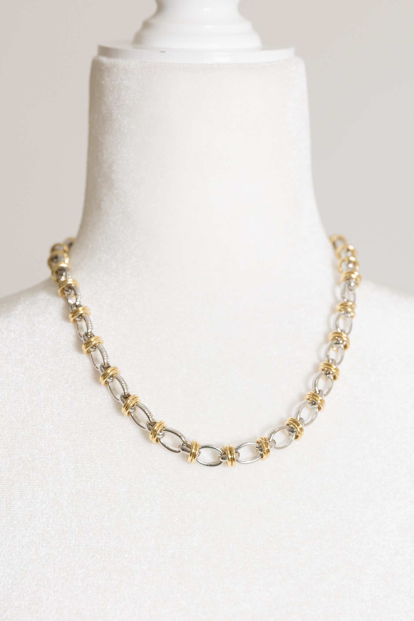 Kay Two-Tone Chain Necklace - 4K7A9139.jpg