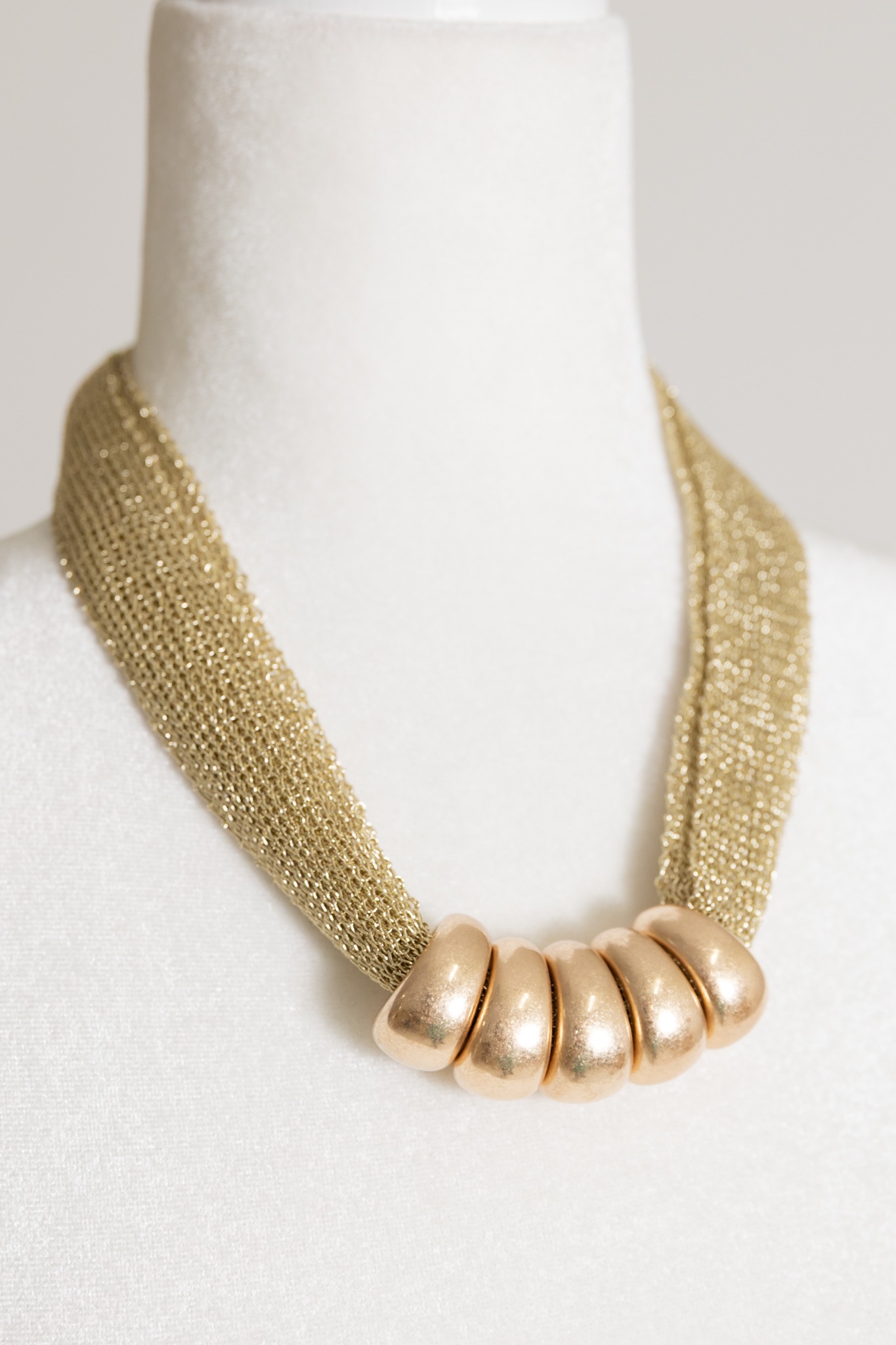 Geo Ring Mesh Necklace, Gold - 4K7A9148.jpg