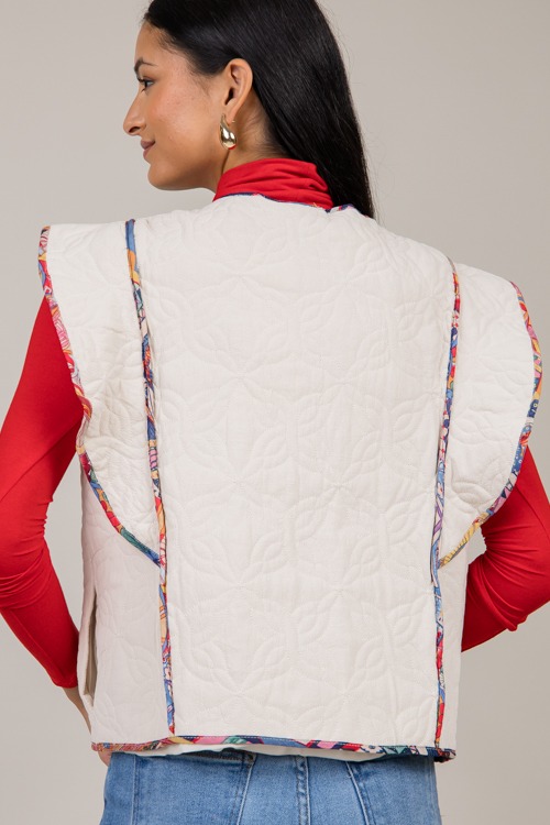 Print Binding Quilted Vest, Beige - 4K7A9623.jpg