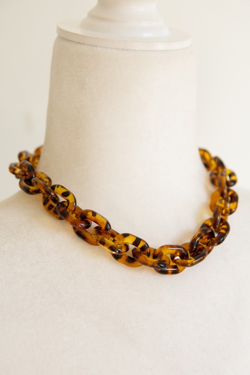 Amber Acrylic Chain Necklace - 4K7A9631.jpg