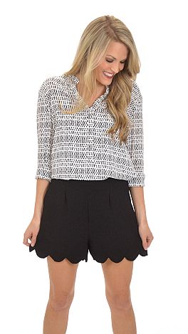 Scallop of Daisy Shorts, Black