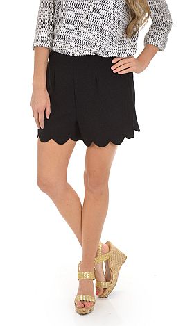 Scallop of Daisy Shorts, Black