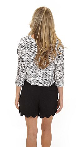 Scallop of Daisy Shorts, Black
