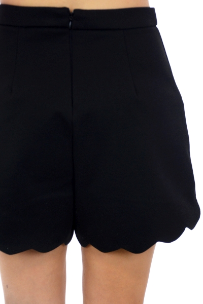 Structured Scallop Shorts, Black