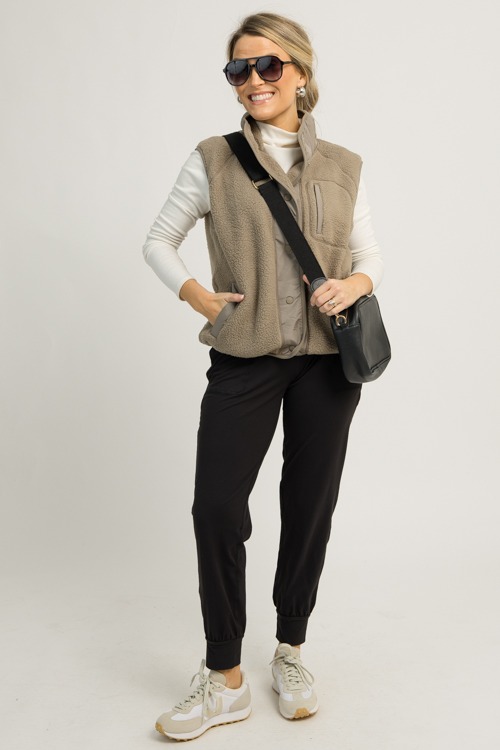 Soft Fleece Vest, Olive - originals-570.jpg