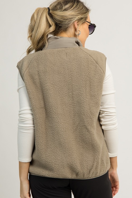 Soft Fleece Vest, Olive - originals-586.jpg